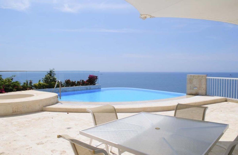 L'eleganza delle piscine a sfioro