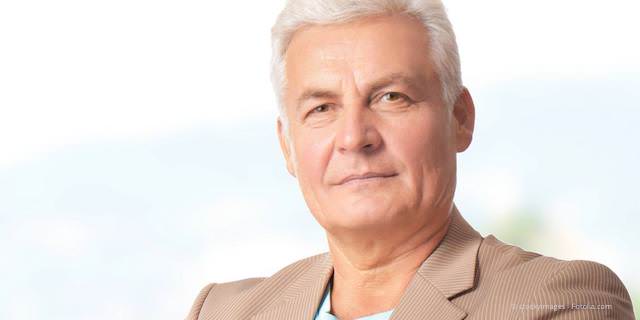 Feste Zähne mit Implantaten statt herausnehmbarem Zahnersatz