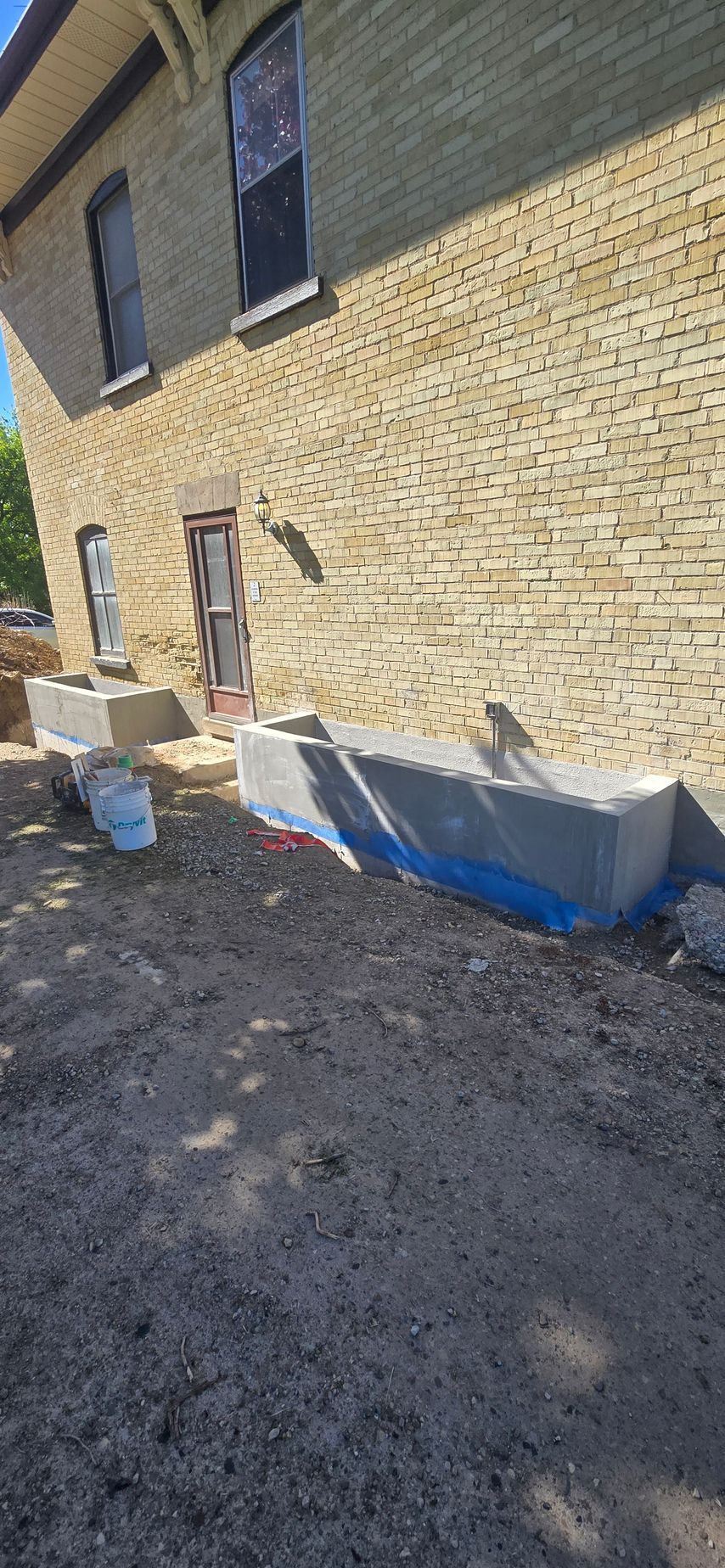 A brick building with a lot of windows is being built.