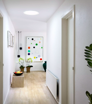 Tunnel solari per tetti a falda
Ideale per portare luce in bagni ciechi, corridoi, ripostigli, cabine armadio. 
Per un'installazione ottimale del tunnel è buona regola che il percorso dal tetto alla stanza sia lineare e senza ostacoli.
Per tetti a falda (da 15° a 60°Tunnel solari per tetti piani
Perfetto per portare luce naturale negli ambienti quando non è possibile installare finestre per tetti piani.
Per tetti piani (da 0° a 15°)