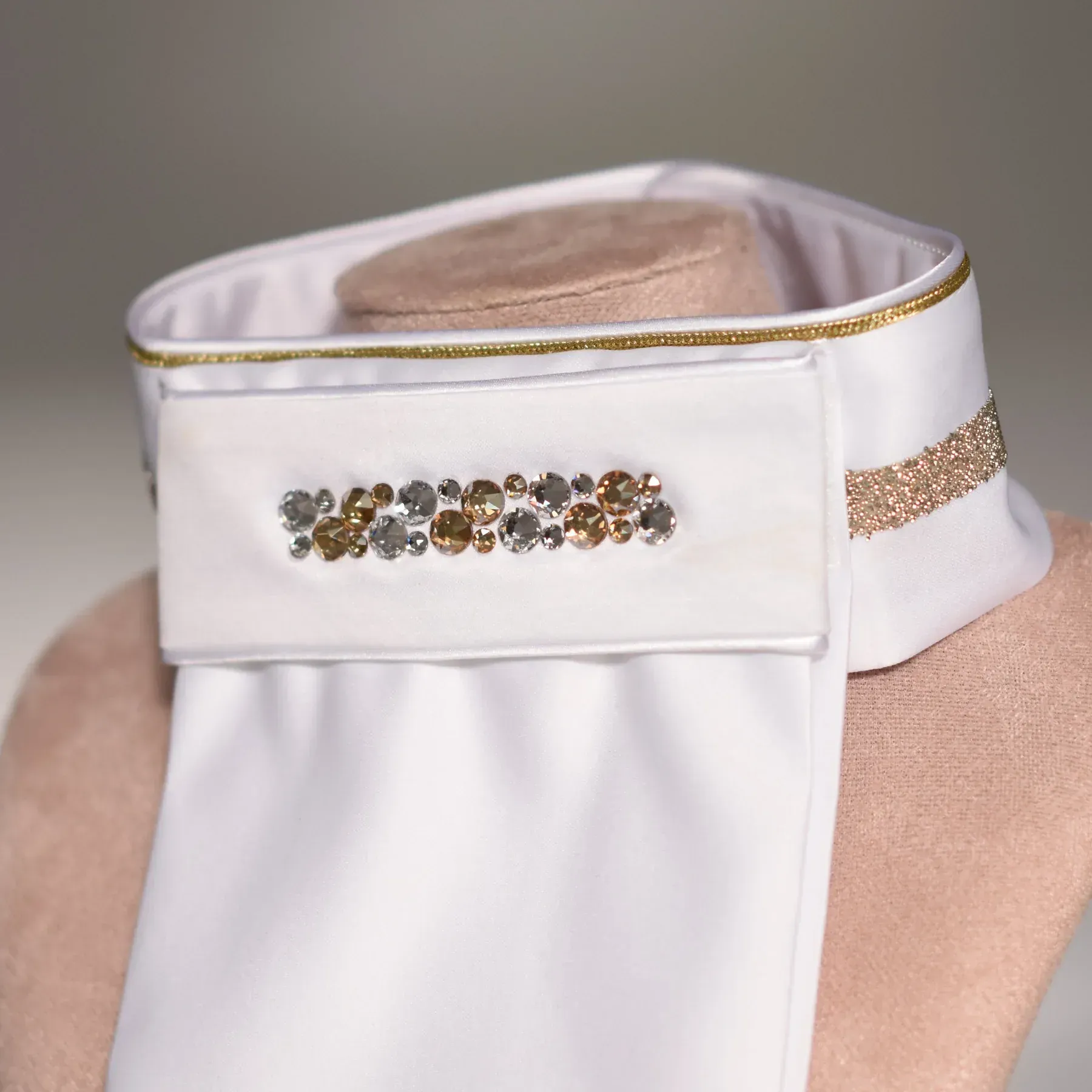 Fabric plastron Goud