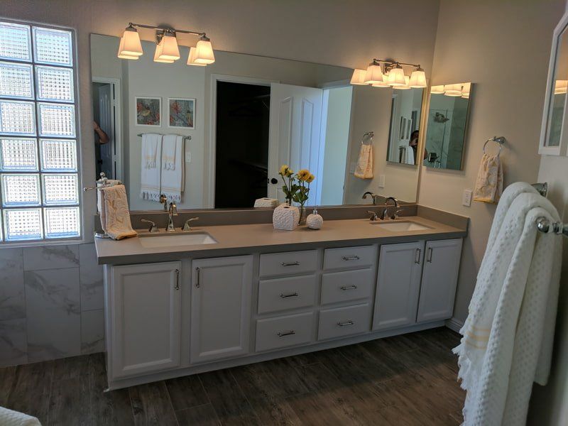 granite counter top with white accents in bathroom