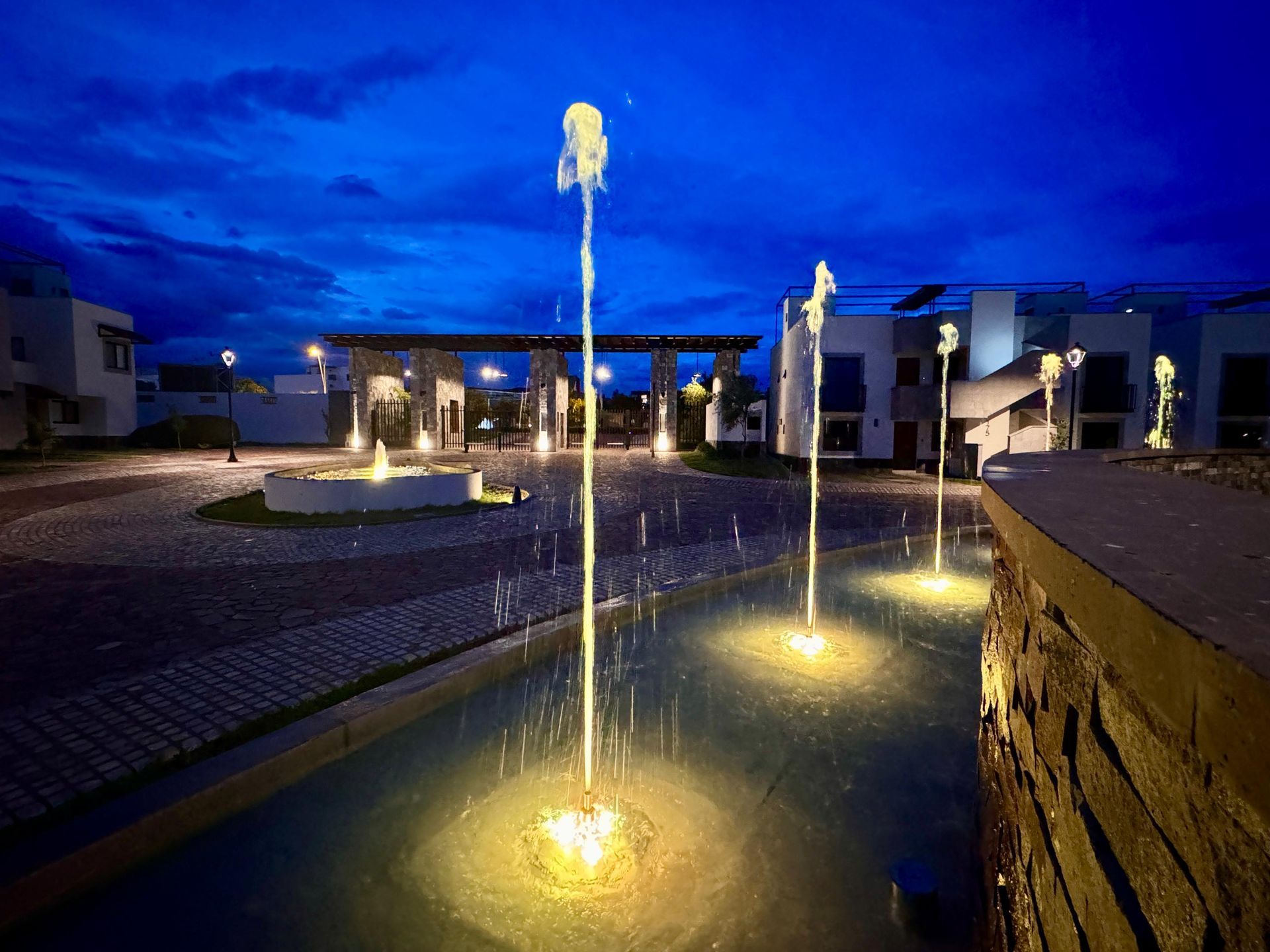 Fuente a la entrada de lantana residencial 2