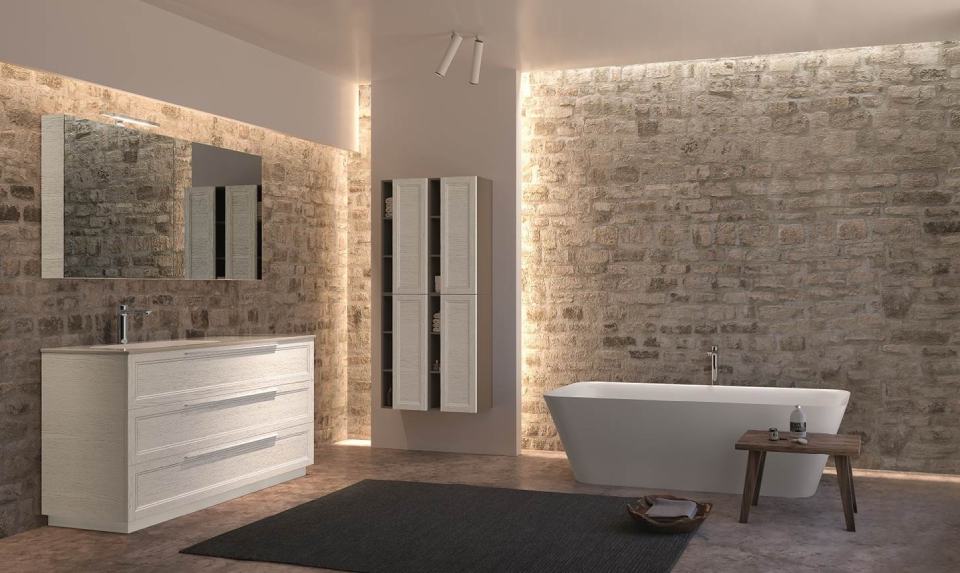 bagno con luci soffuse