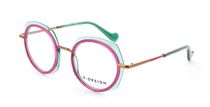 Une paire de lunettes avec des montures roses et vertes sur fond blanc.