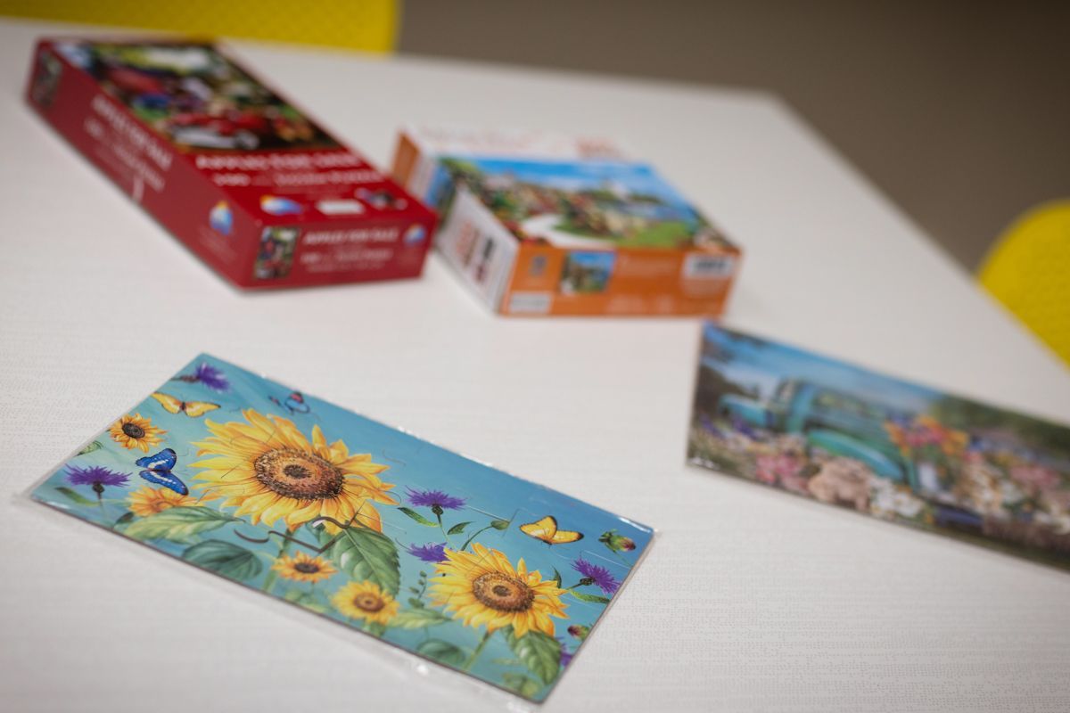 A table with a bunch of cards on it including one with a sunflower on it