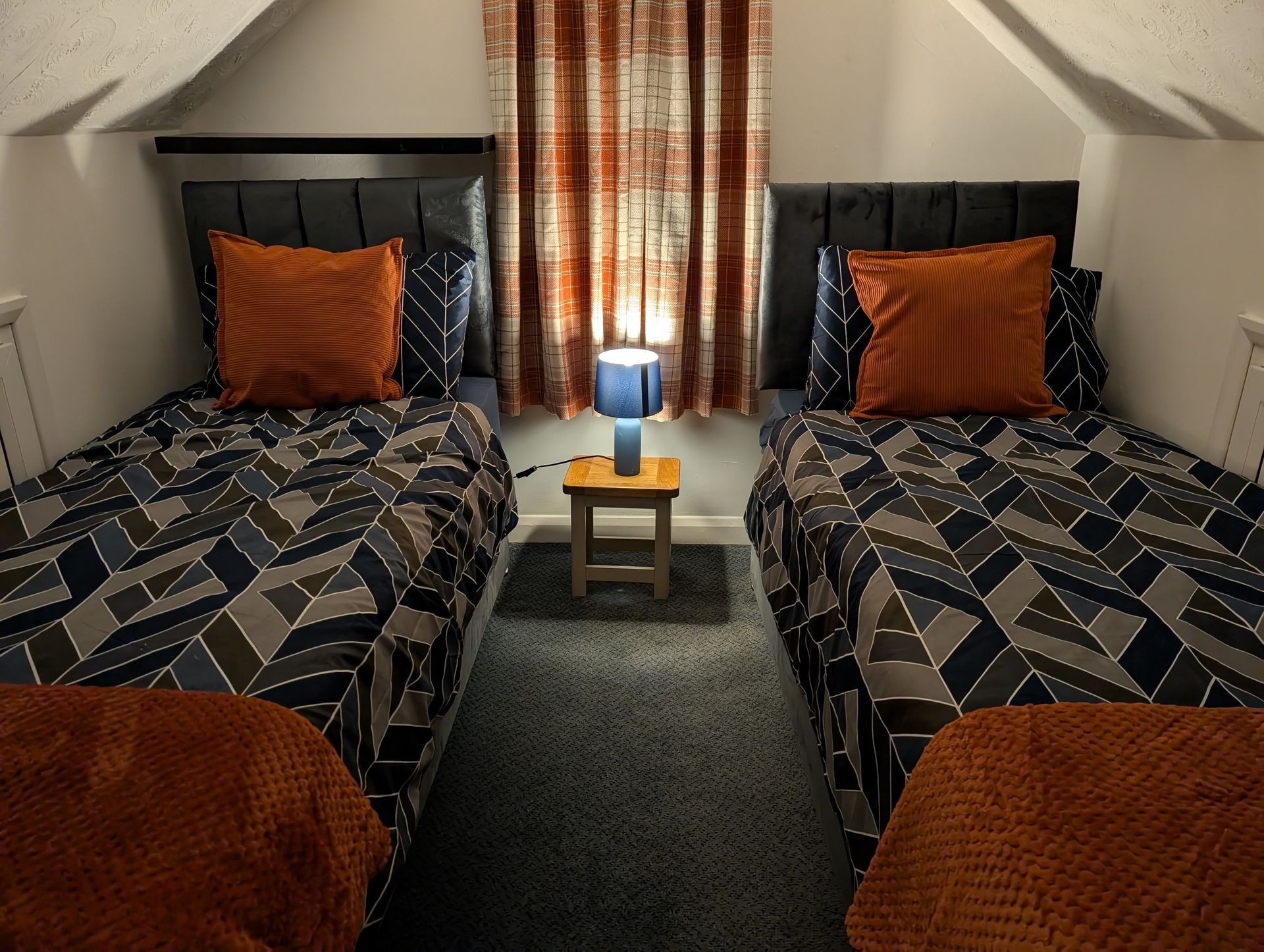 Bedroom 3, 2 single beds