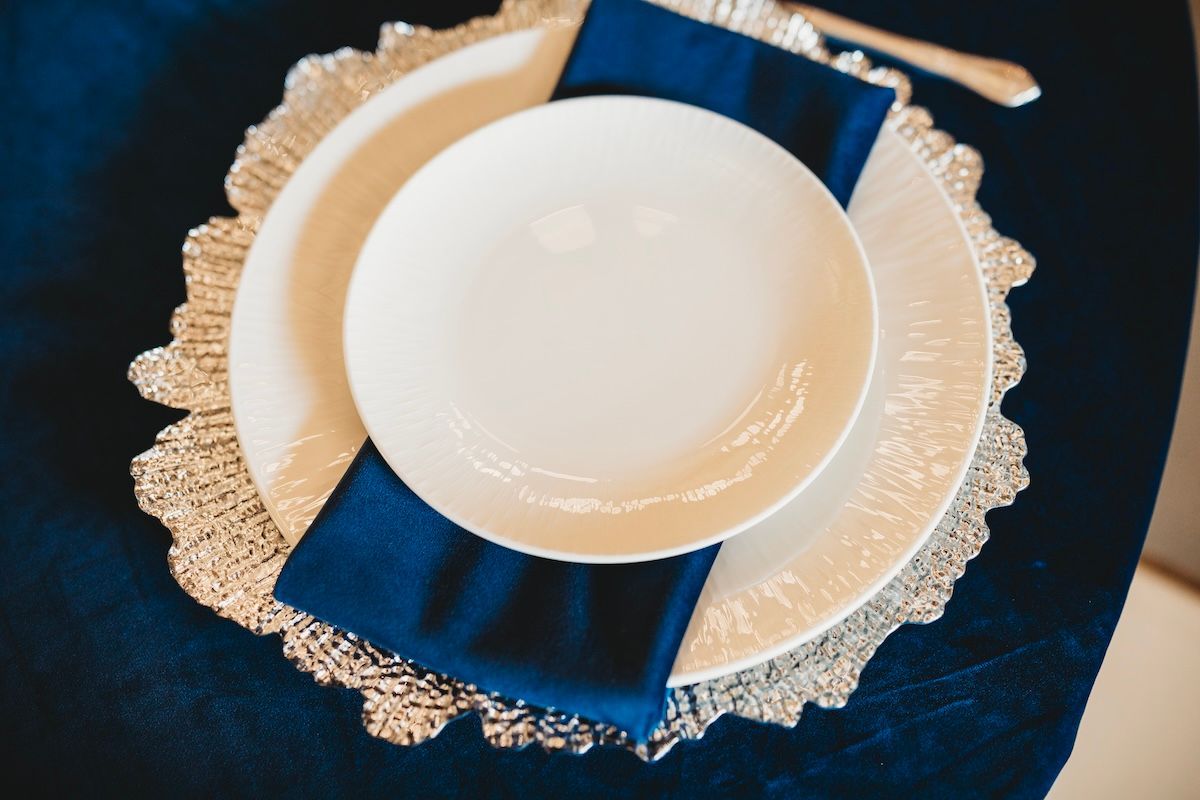 plate rentals and charger rentals