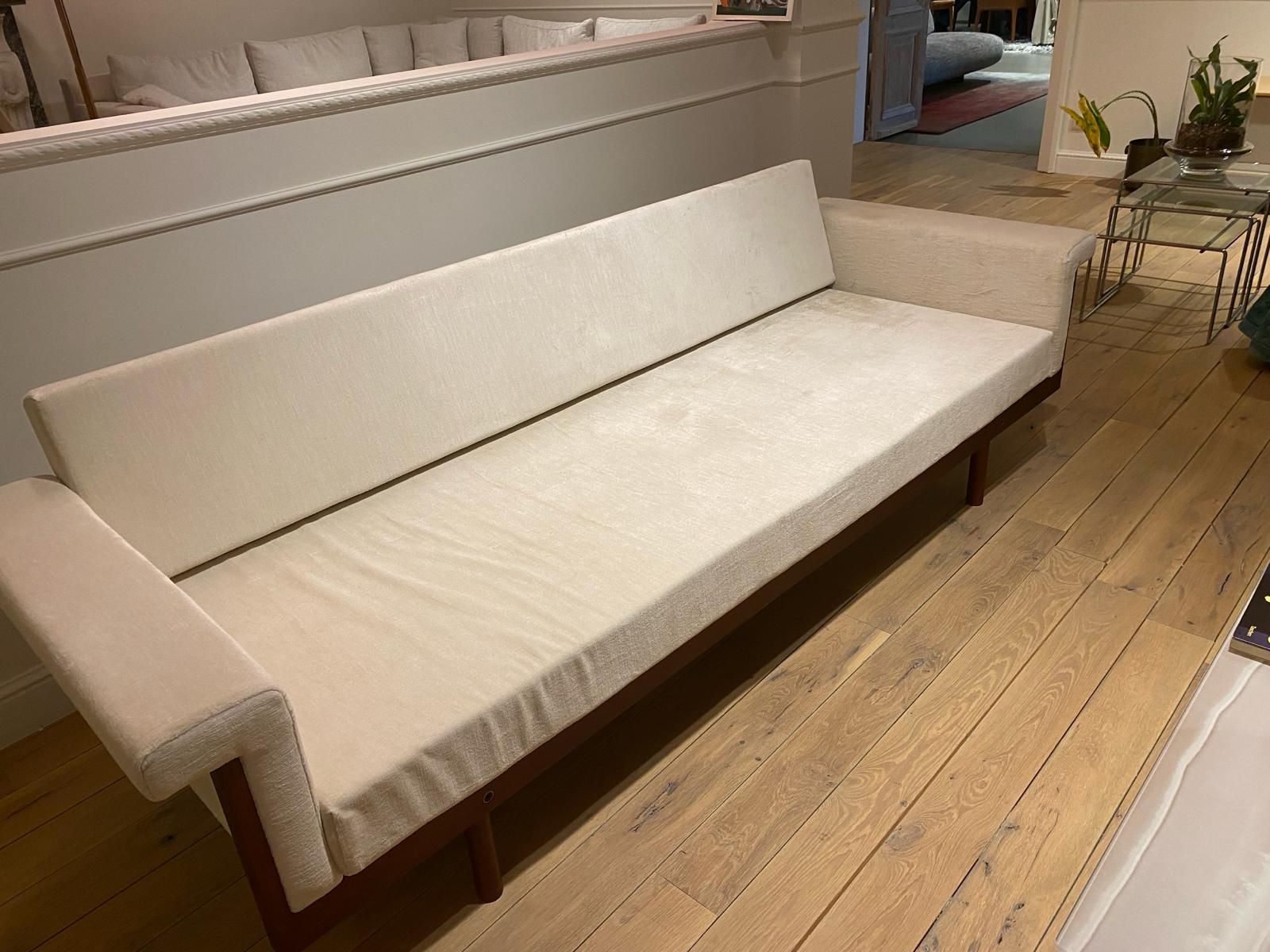 Naeko sofa design Kazuhide Takahama 1956 Gavina S.P.A.