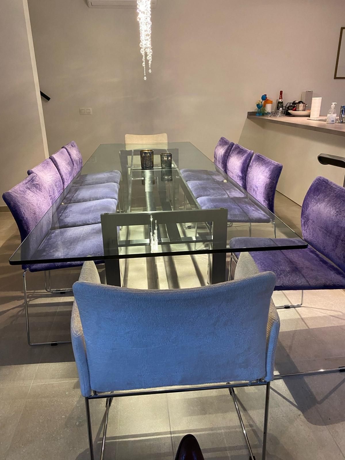 Tafel Doge design Carlo Scarpa 1968 + stoelen Jano stof design  Kazuhide Takahama 1969