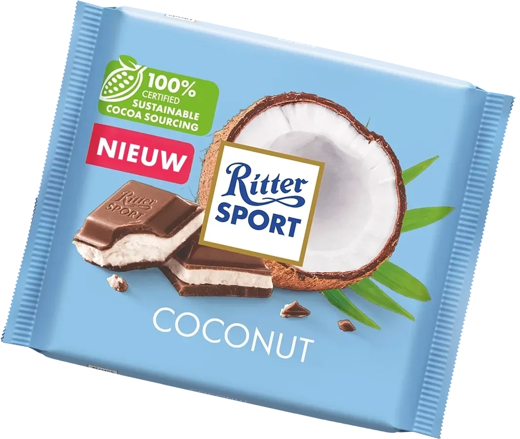 Ritter Sport kokoschocolade reep op lichtblauwe verpakking, met kokos en chocolade stukjes. 