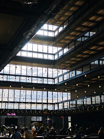 A very large building with a lot of windows