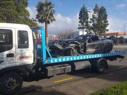 Car towing expert loading up a vehicle in Auckland