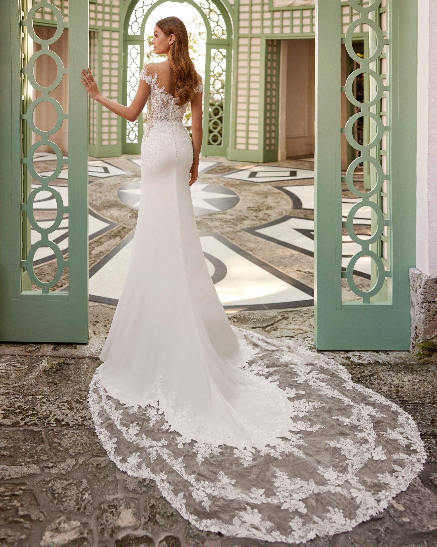 Abiti da sposa a Latina del marchio Aire, collezione 2025, Abito 8C24_SERRET