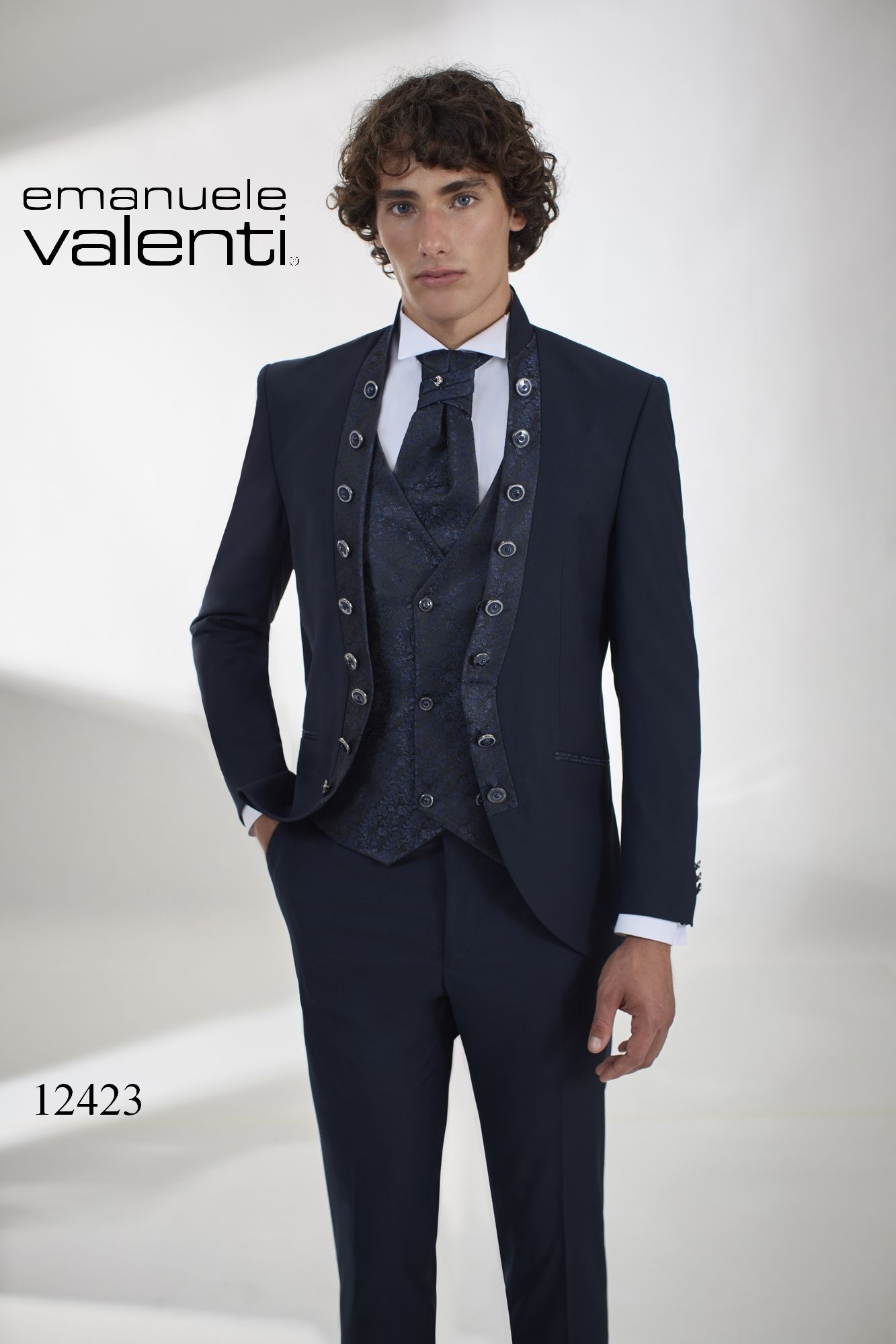 Emanuele Valenti, Collezione 2025, abiti sposo 06