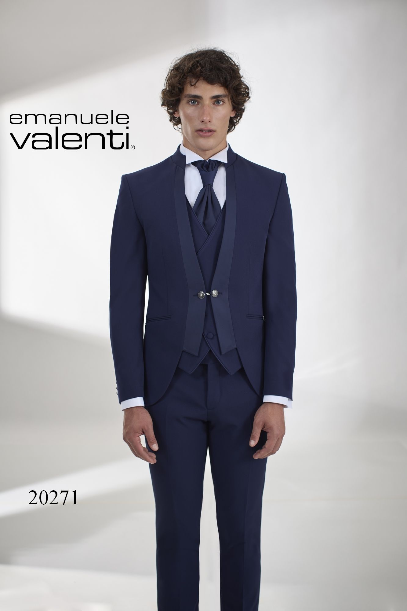 Abiti da sposo a Latina del marchio Emanuele Valenti, Collezione 2025, abiti sposo 04