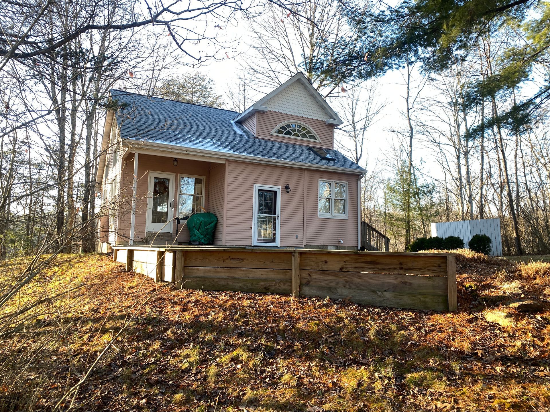 Cottage Style private resort home in Hide-A-Way Hills, near the famous Hocking Hills