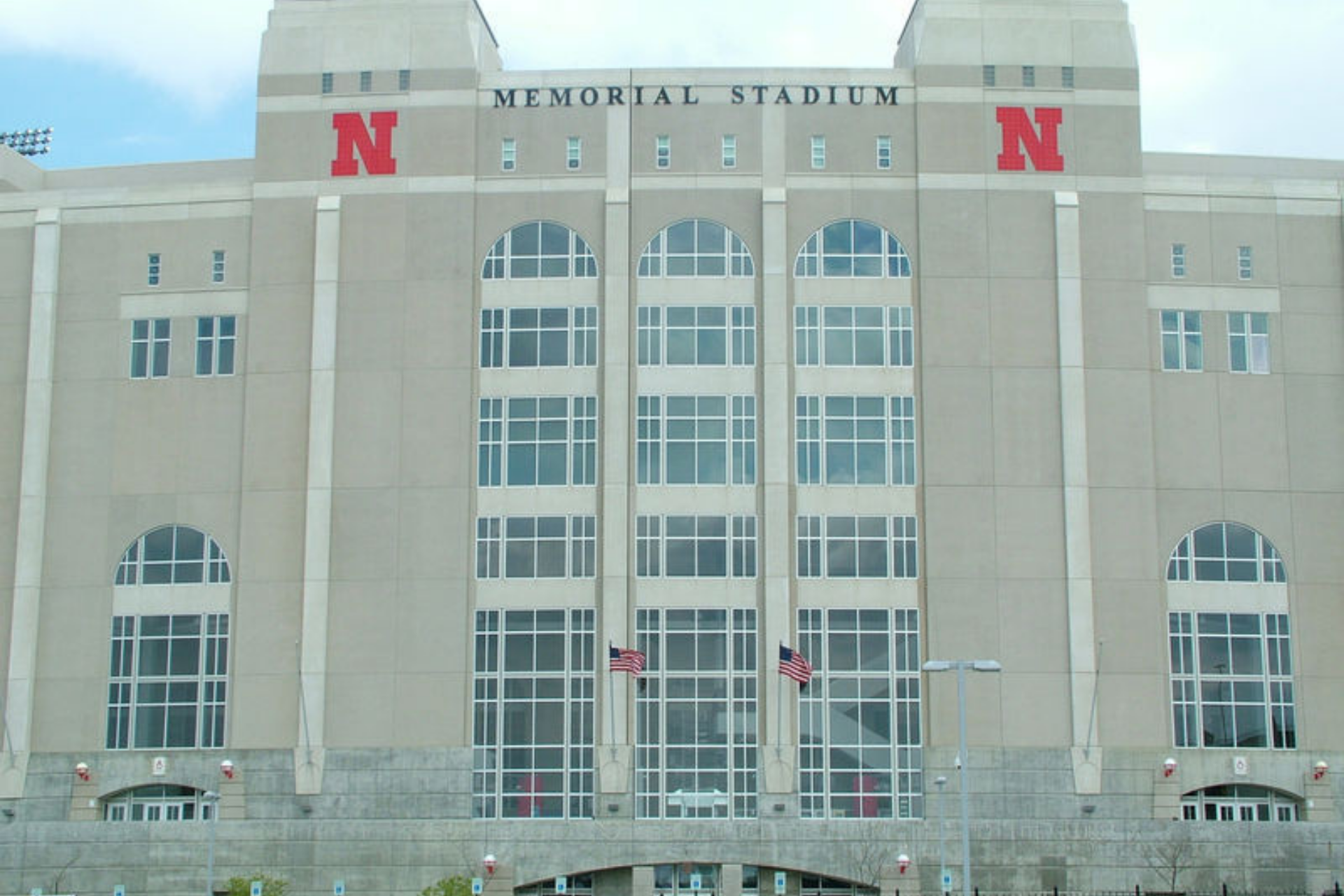 A large building with the letter n on it