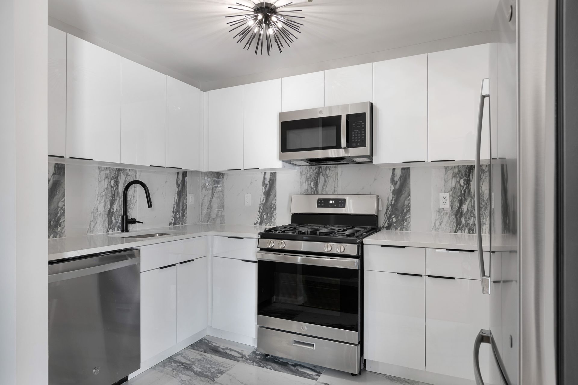 Modern kitchen in South Plainfield apartment for rent near New Brunswick, New Jersey