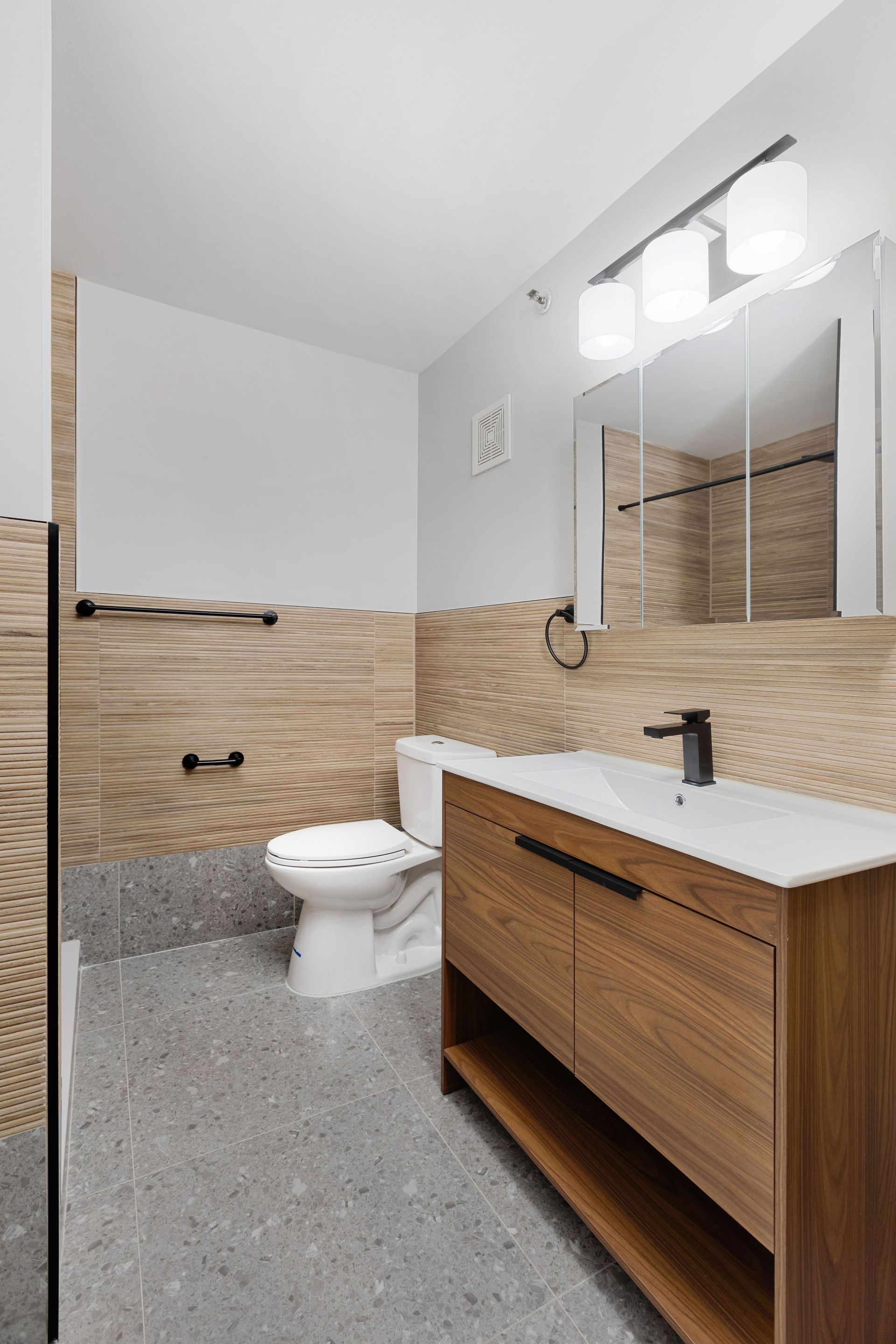 Luxury bathroom in a South Plainfield apartment for rent in New Jersey