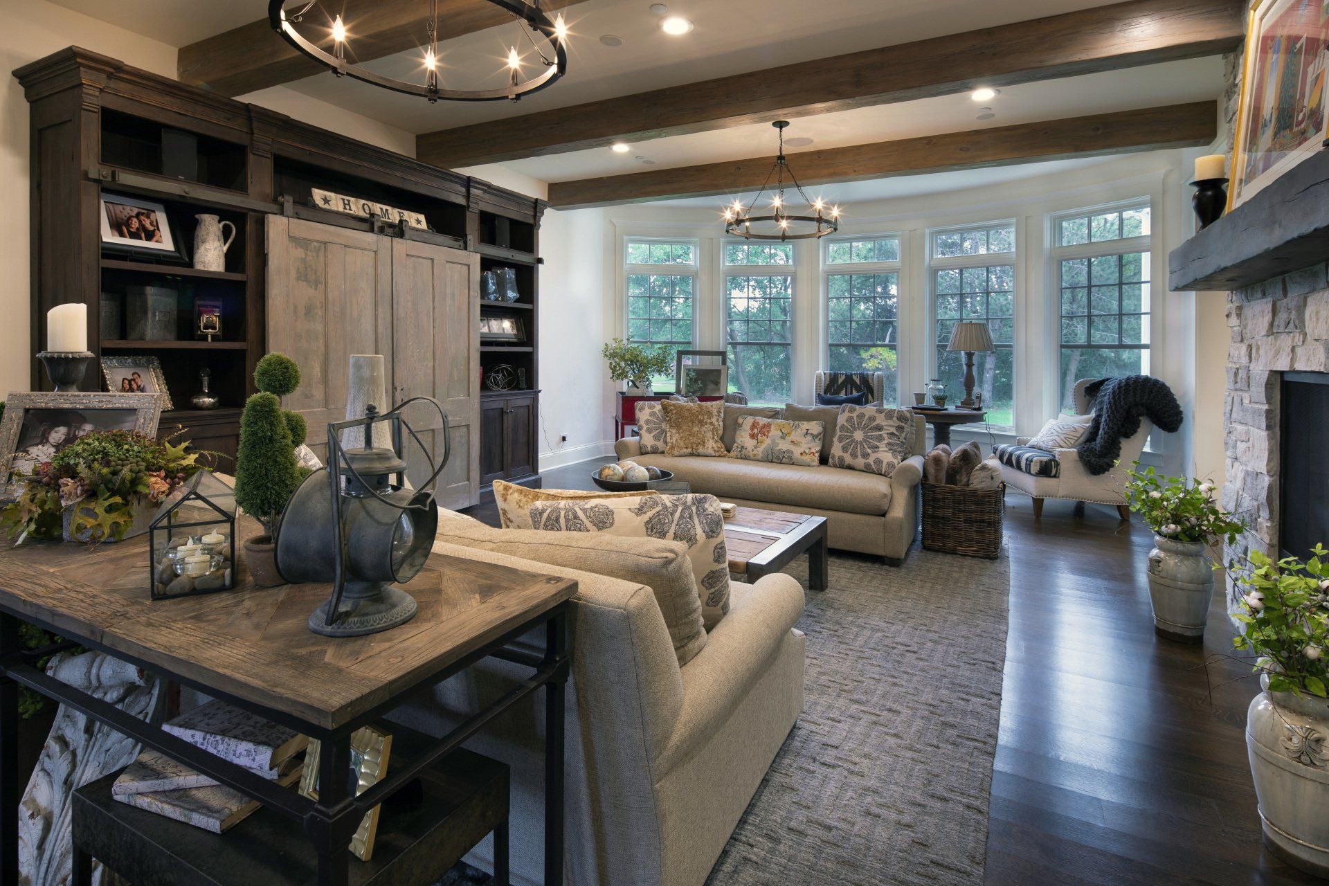A living room filled with furniture and a fireplace.