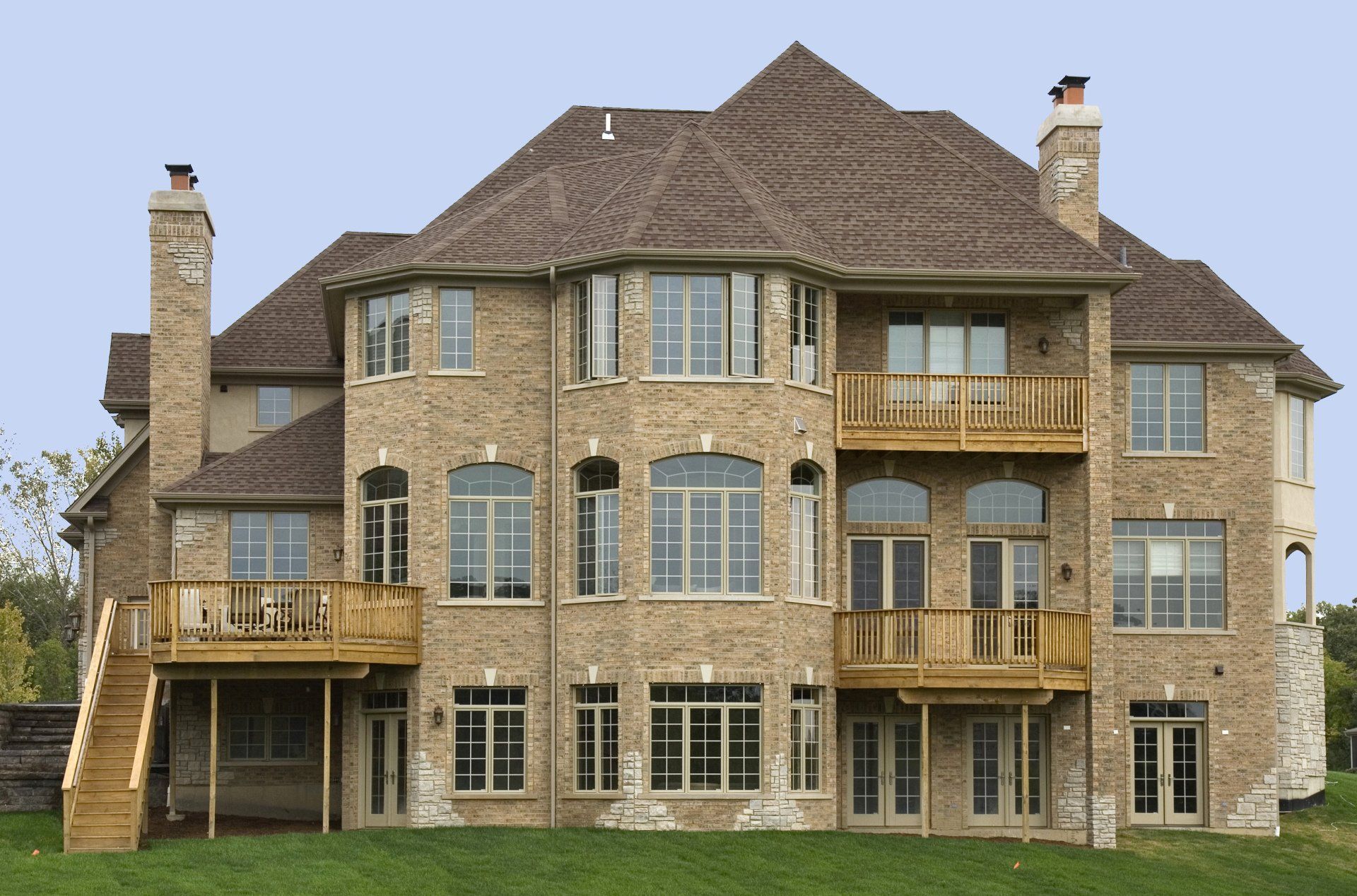 A large brick house with lots of windows and balconies