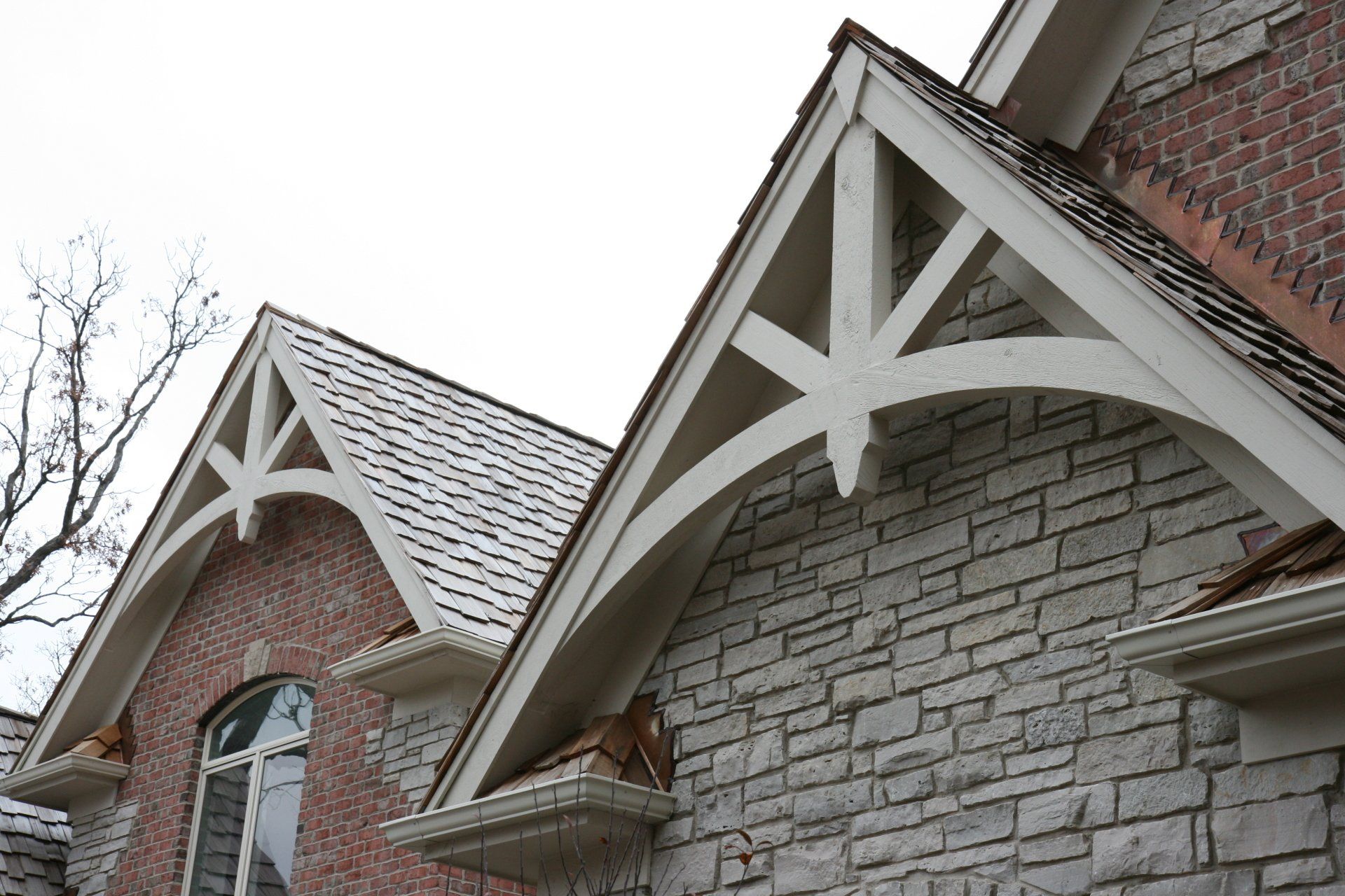 A brick building with a white roof and white trim