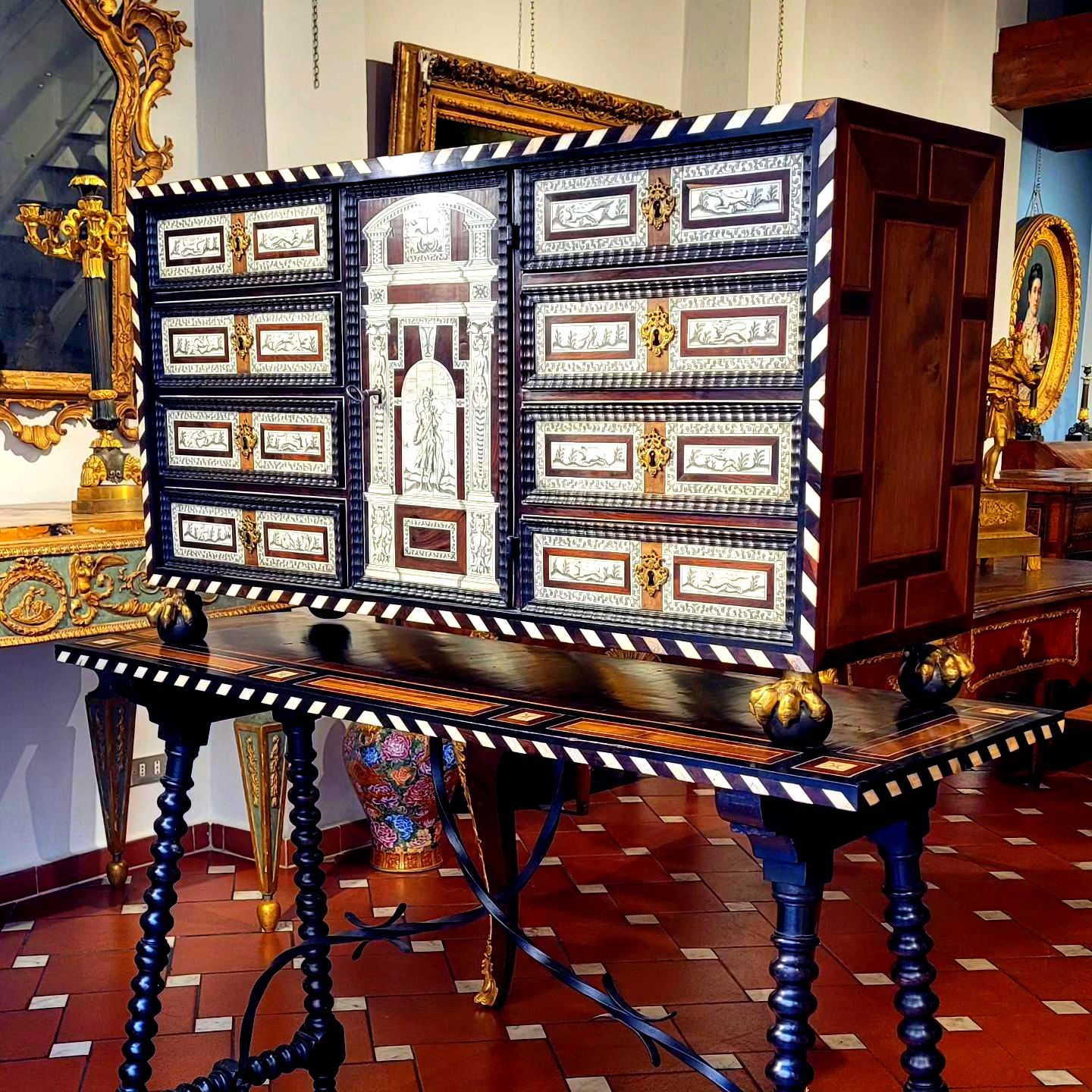 quanto vale un mobile antico