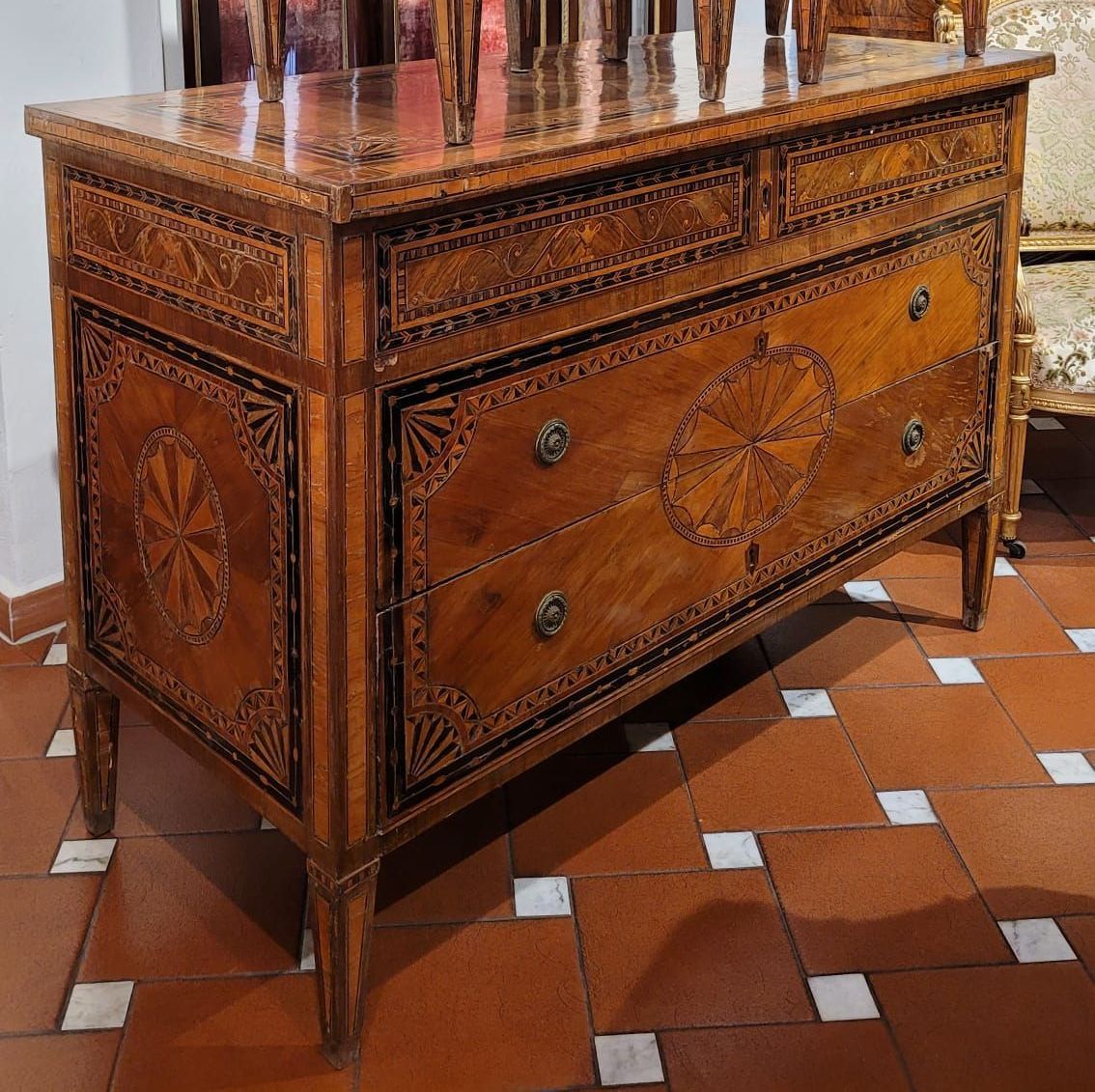 come fotografare un mobile antico