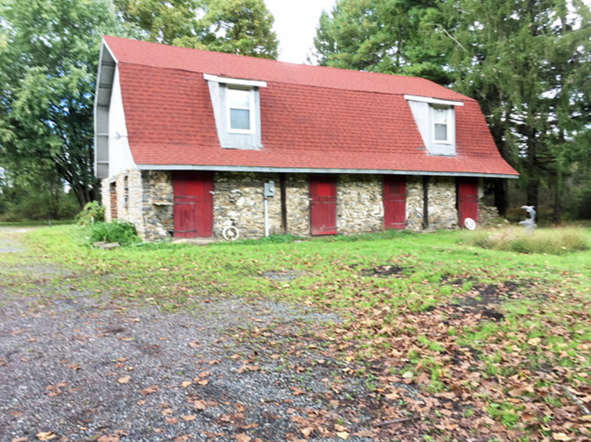 Two-story banked barn before demolition in Quakertown, PA.  Credit: Liveauctioneers.com