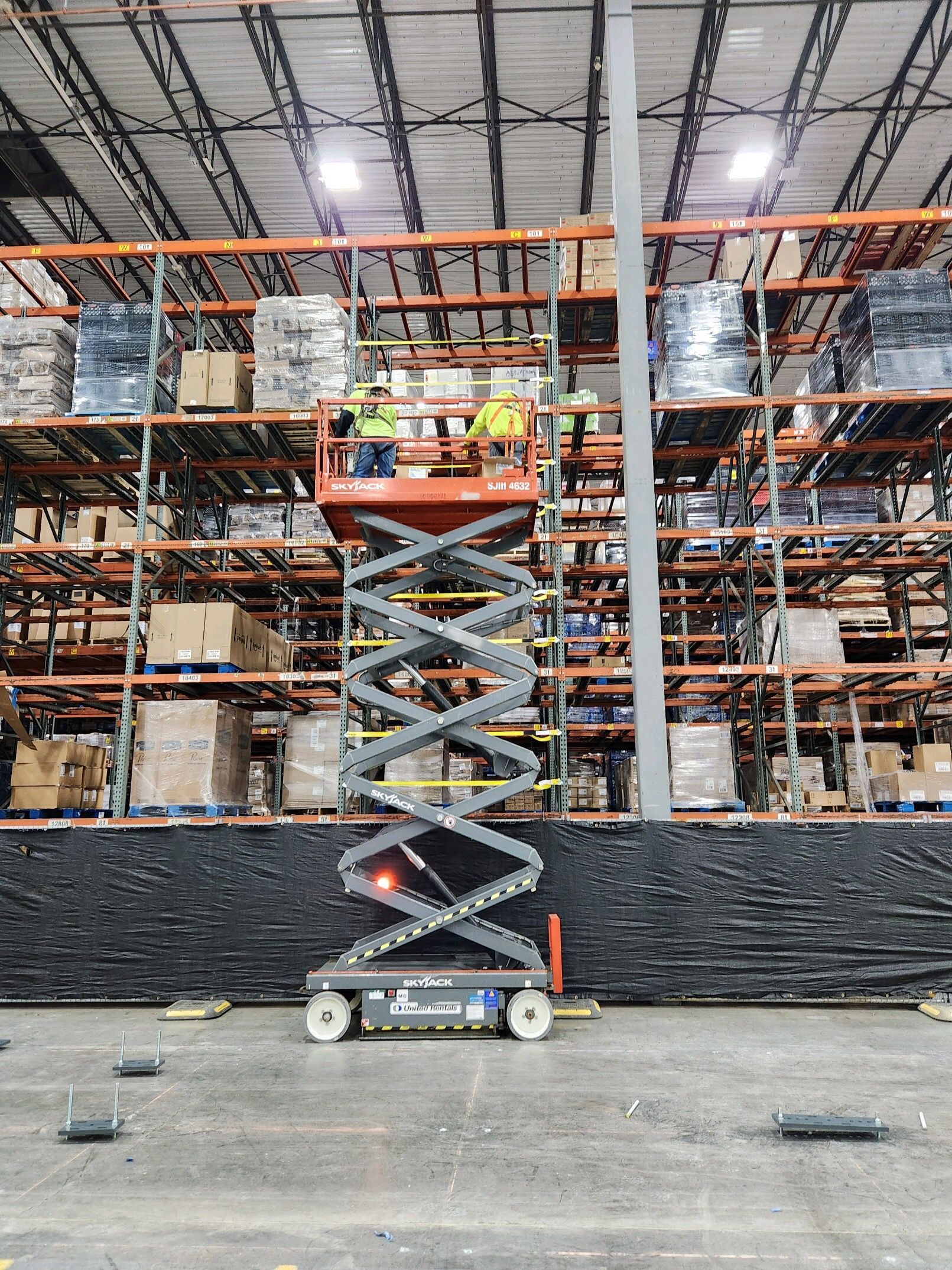 securing safety with pallet rack straps