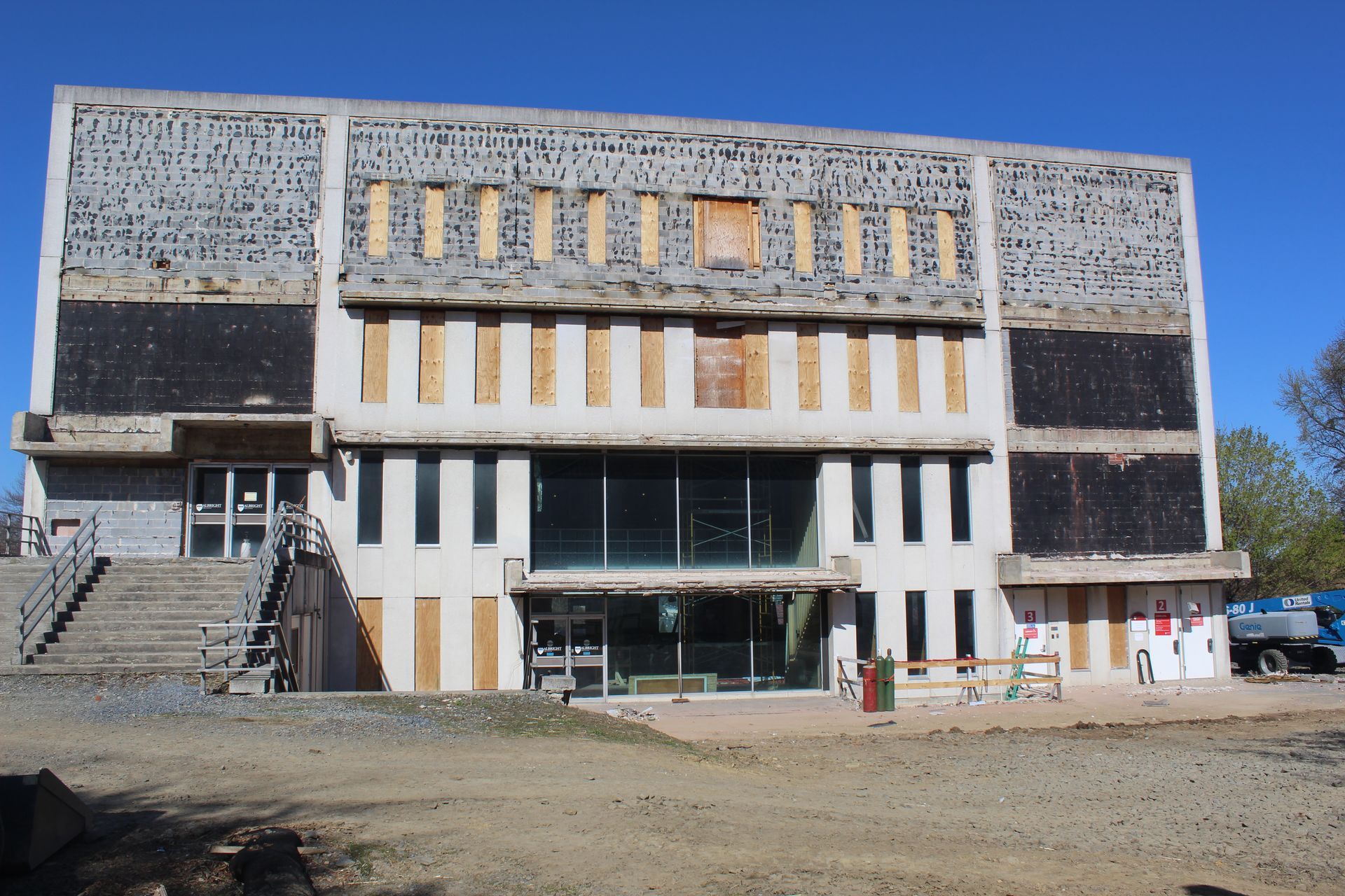Front of Albright College's Gingrich Library with the facade down. 