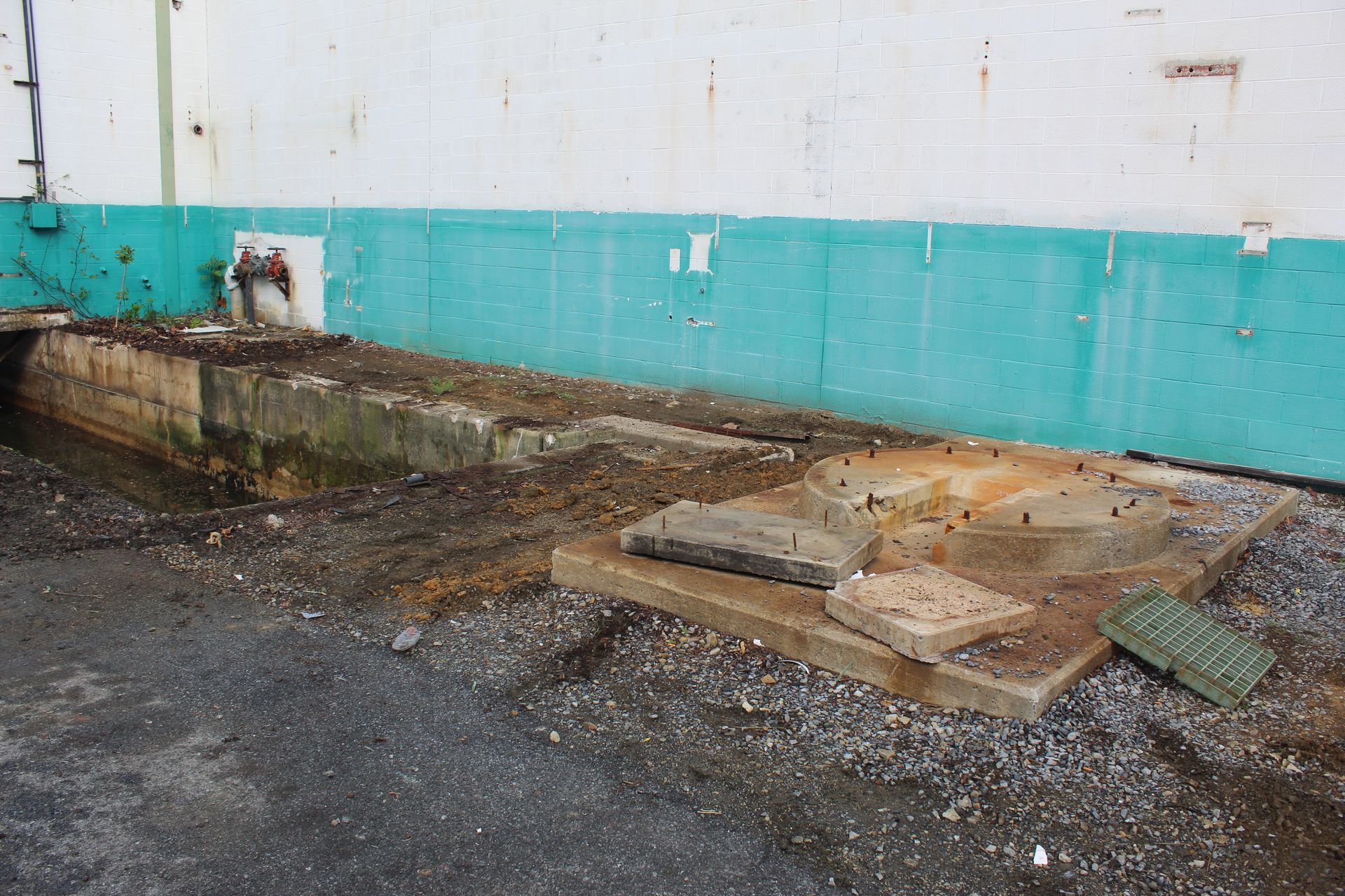 A utility pit with a pad next to it.