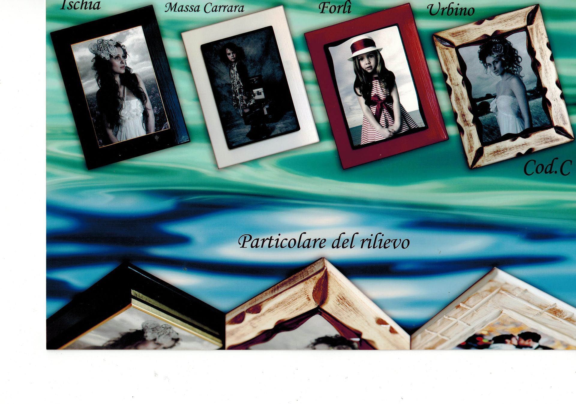 Una foto di una donna in una cornice Ford