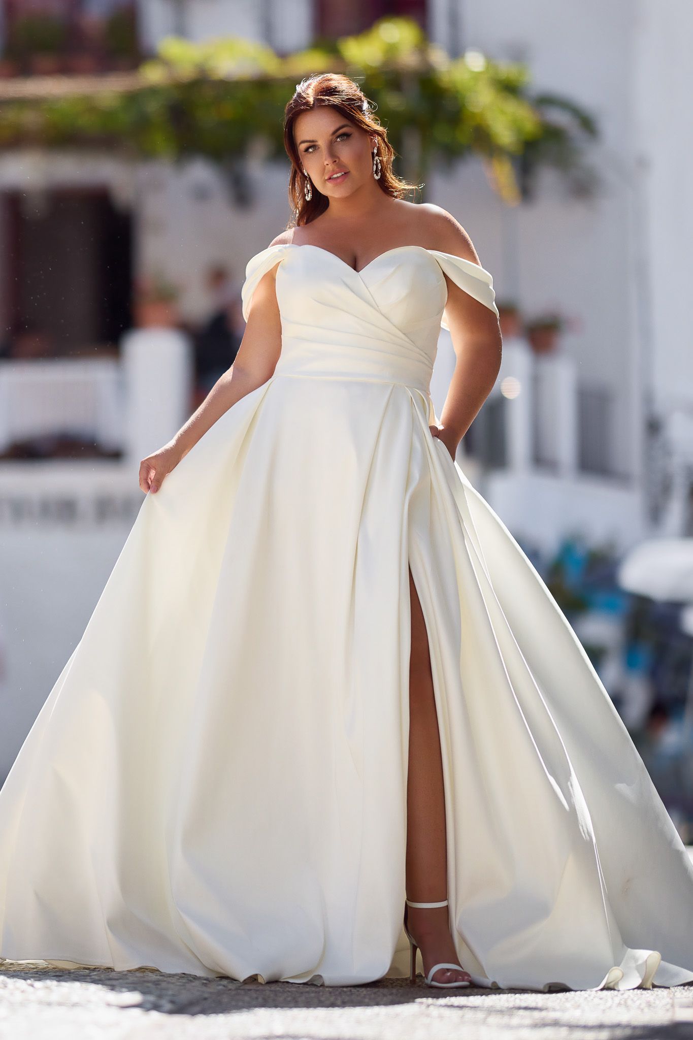 Tres Chic Wedding dress Curves 26304