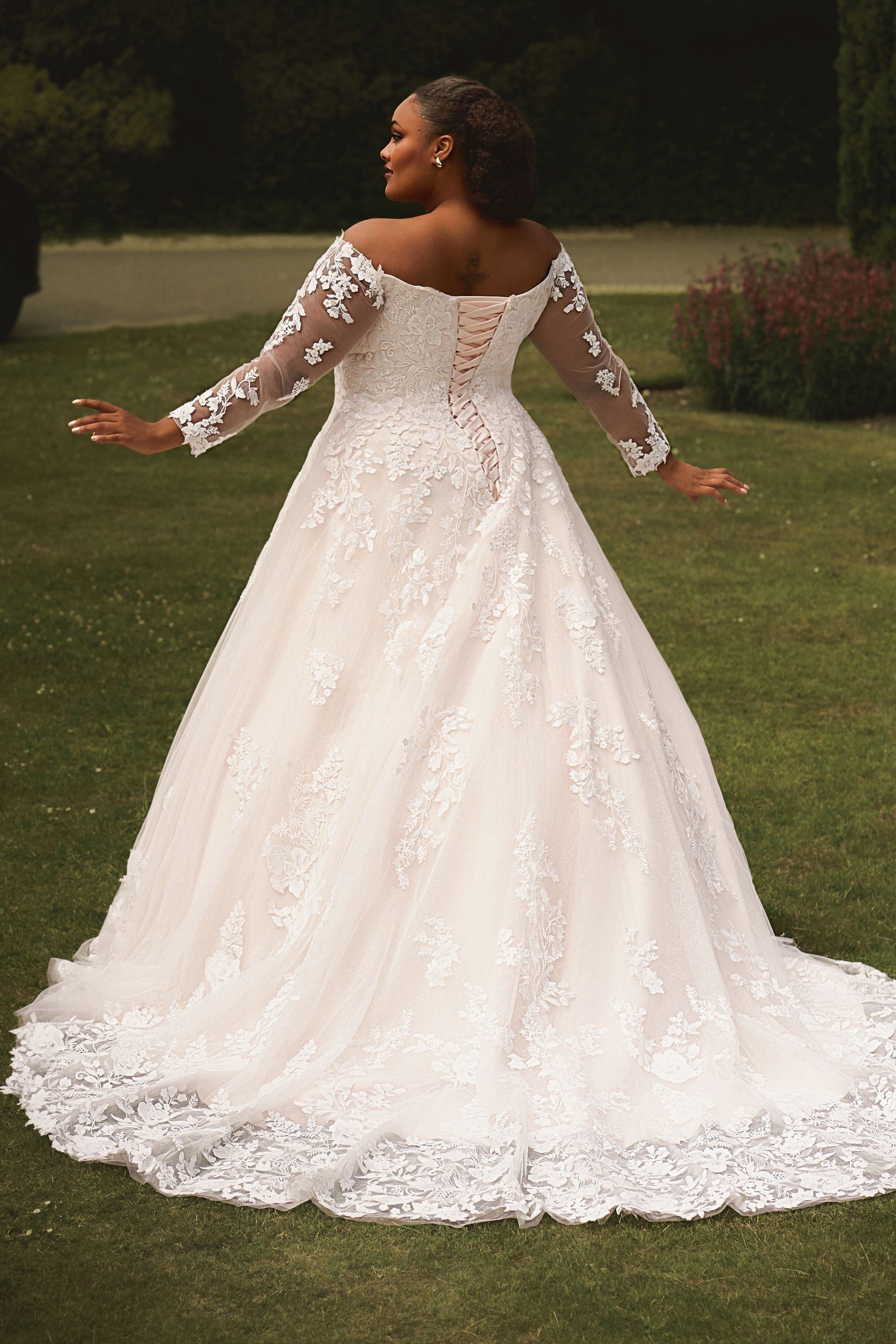 Envy by Phoenix Wedding Dress Curves PH8269