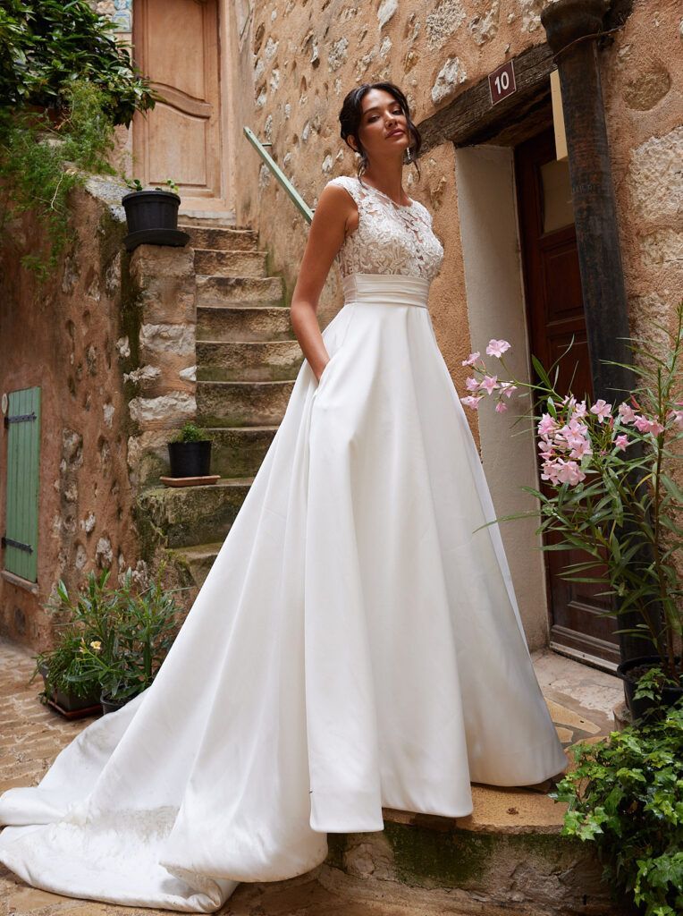 Style 30936 wedding dress, Wedding dress lace and satin, 