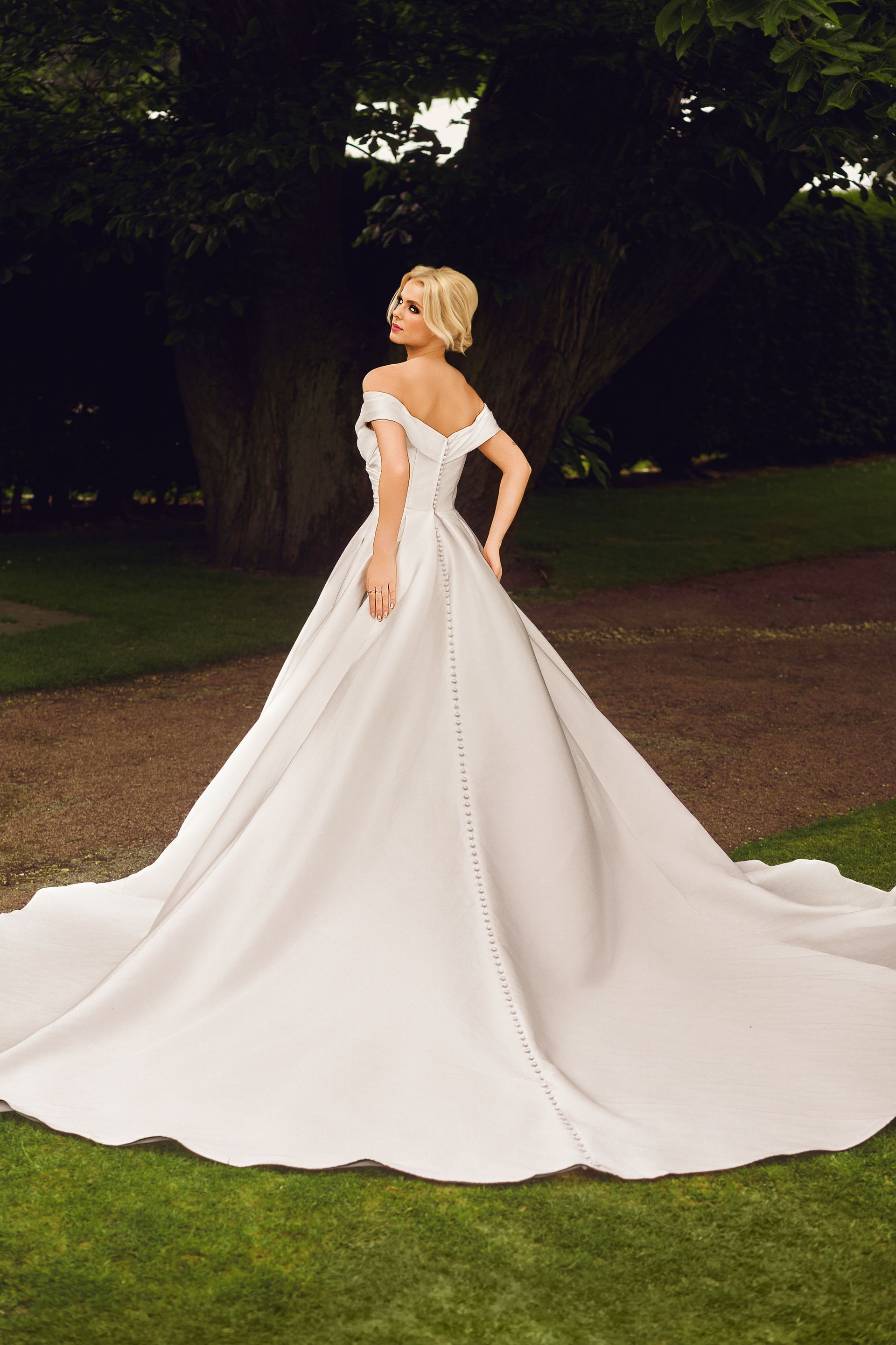 Phoenix PH1044 wedding dress