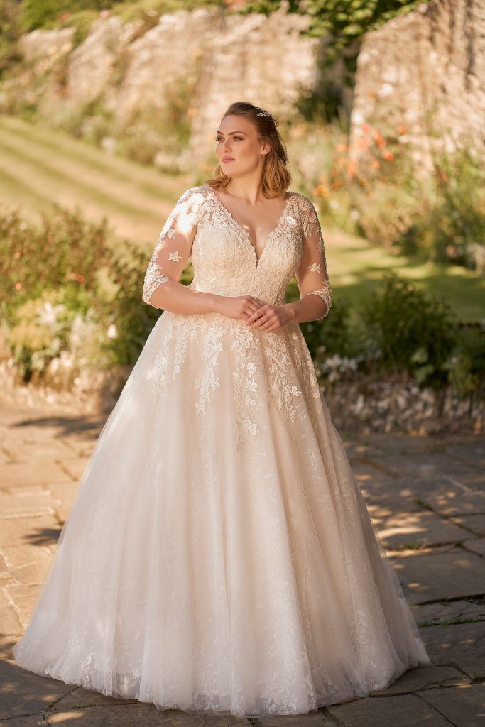 Envy by Phoenix curves PH8045 wedding dress