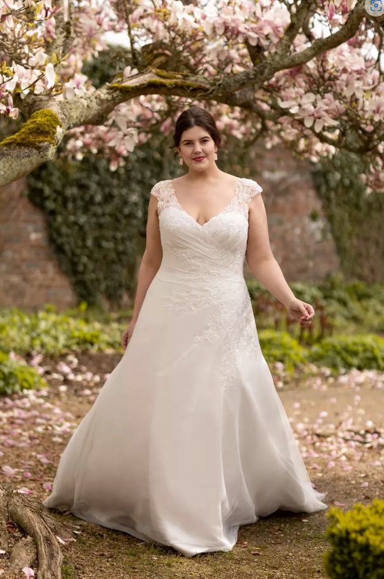 True Bride Curves Silvia  TCW465 Wedding dress