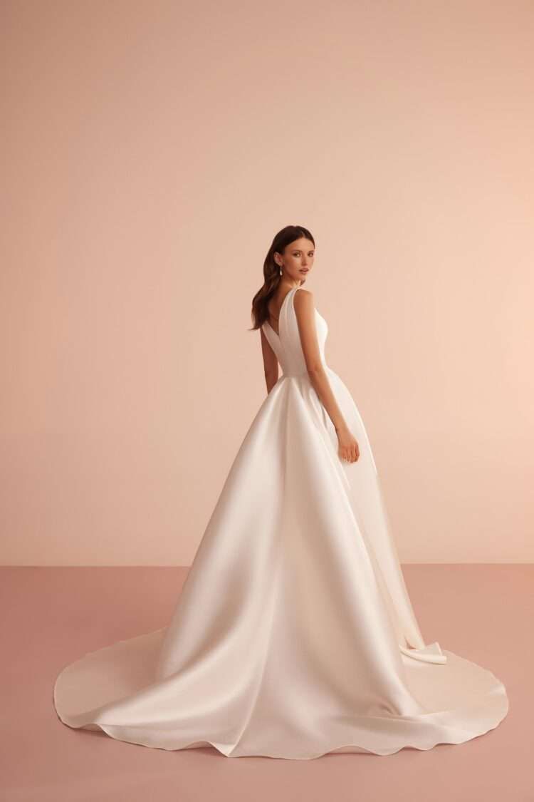 Wedding dress L404