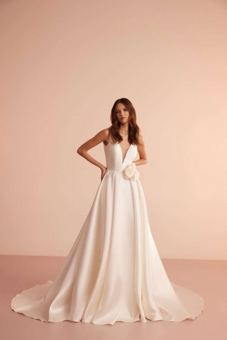 Wedding dress L404