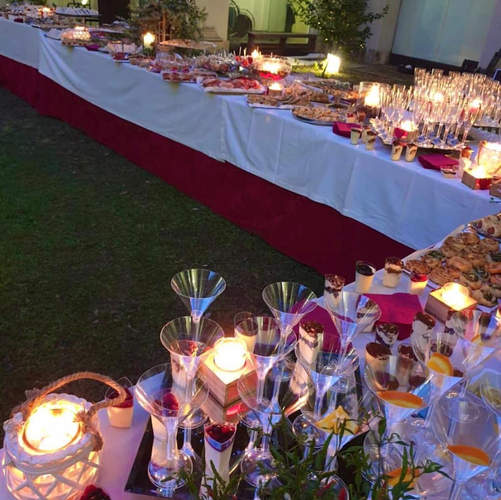 tavola pronta per il ricevimento