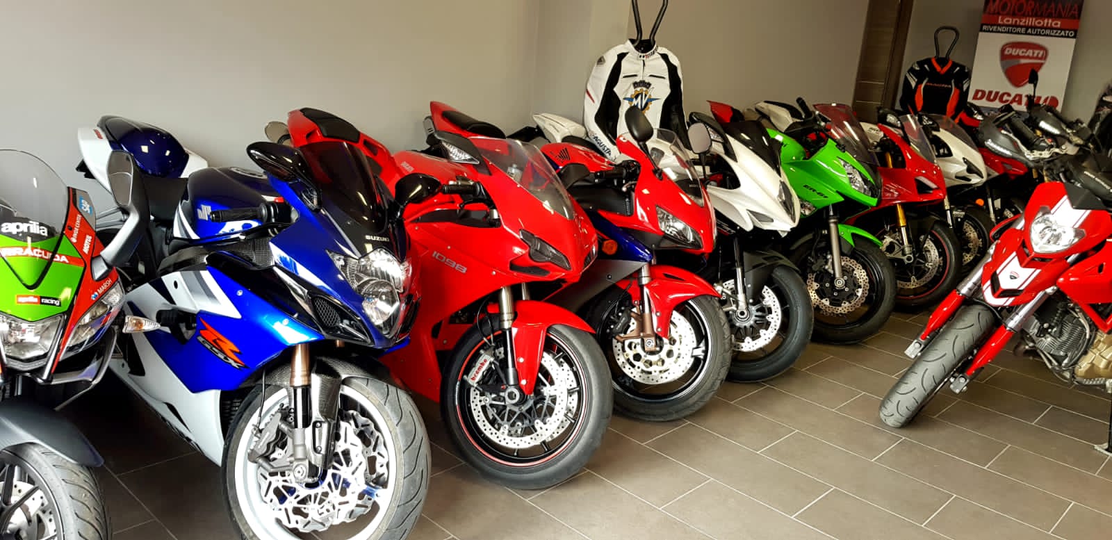 esposizione moto usate in vendita