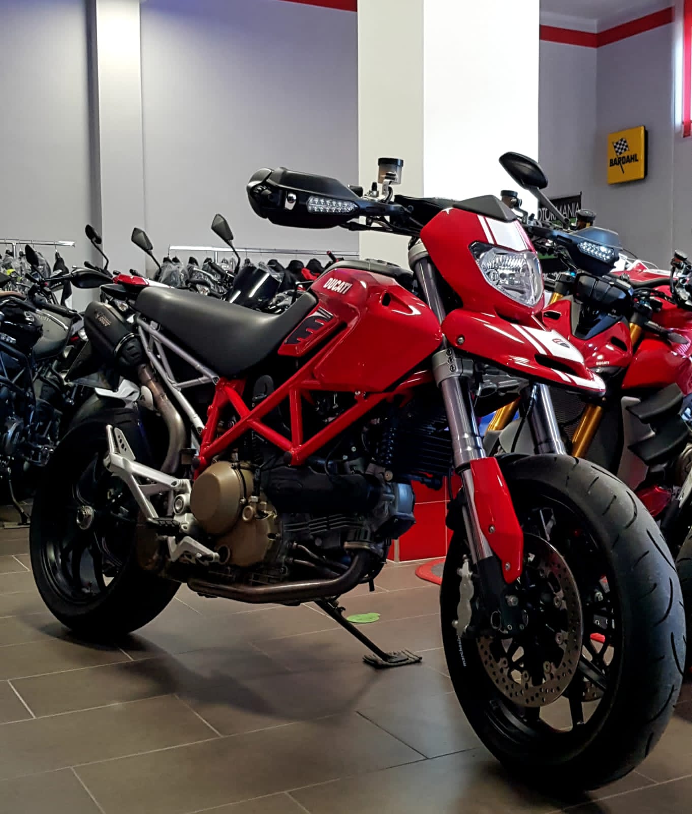 moto ducati rossa sportiva usata in vendita