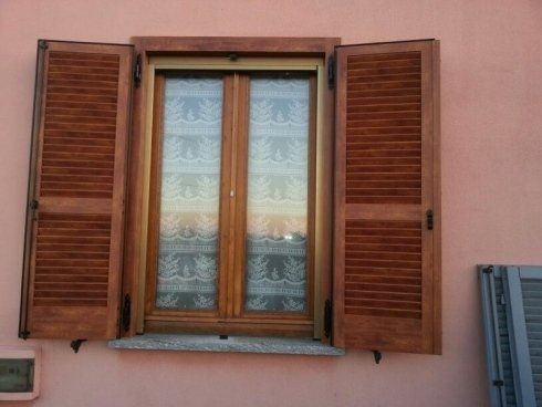 finestra in legno