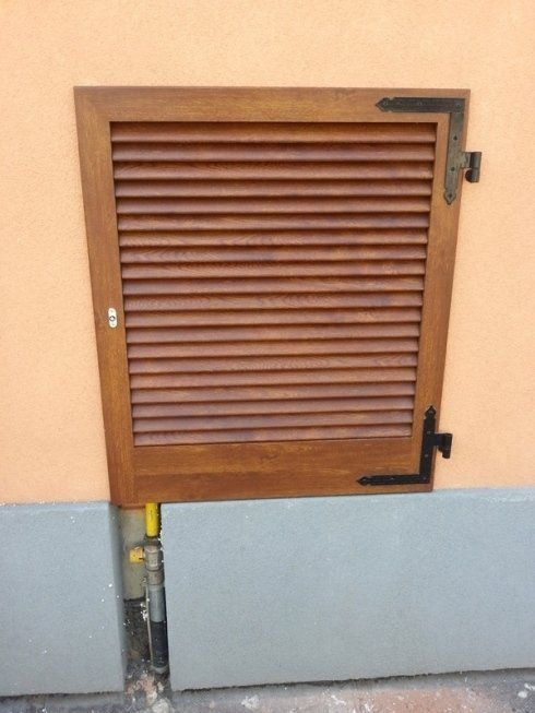 finestra ad un solo battente in legno