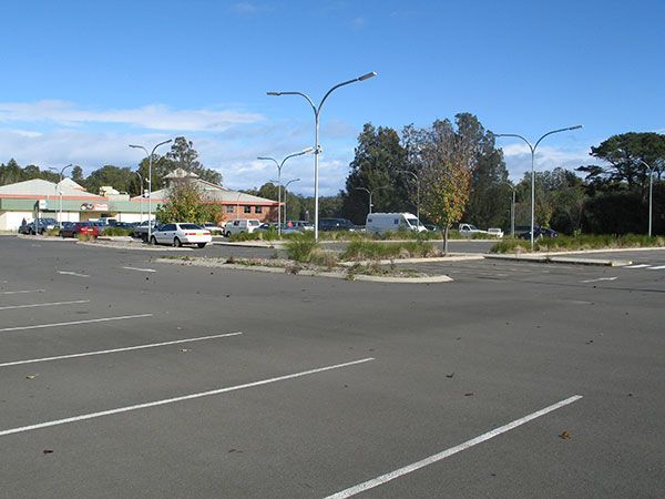 A parking lot with a lot of cars parked in it