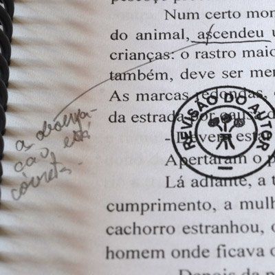 Produção do livro: Projeto de capa e miolo, edição, revisão, ilustração, fotografia, formatação e produção gráfica, registro na Biblioteca Nacional –ISBN- e ficha catalográfica, acompanhamento gráfico, entre outros.