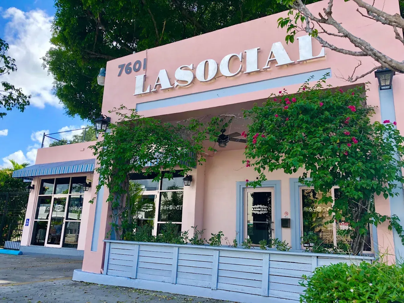 LA Social Miami exterior